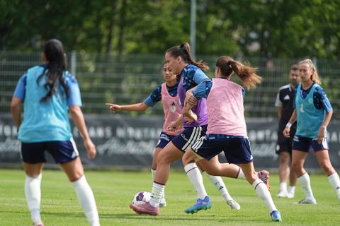 Crans-Montana, Switzerland - July 25: The Players of Servette FC Chenois Feminin during warm up the AXA Women's Super League match between Servette FC Chenois Feminin and FC Sion Feminin at Stade du Christ-Roi on July 25, 2026 in Crans-Montana, Switzerland.