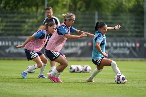 Crans-Montana, Switzerland - July 25: The Players of Servette FC Chenois Feminin during warm up the AXA Women's Super League match between Servette FC Chenois Feminin and FC Sion Feminin at Stade du Christ-Roi on July 25, 2026 in Crans-Montana, Switzerland.